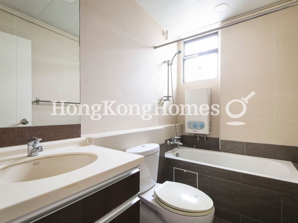 Guest Bathroom — 雲地利台 - A座，跑馬地