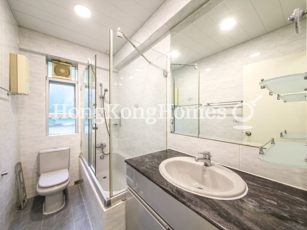 Guest Bathroom — Pearl Gardens, Mid-levels West