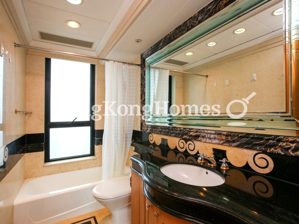 Master Bathroom — The Leighton Hill - Block 09, Happy Valley