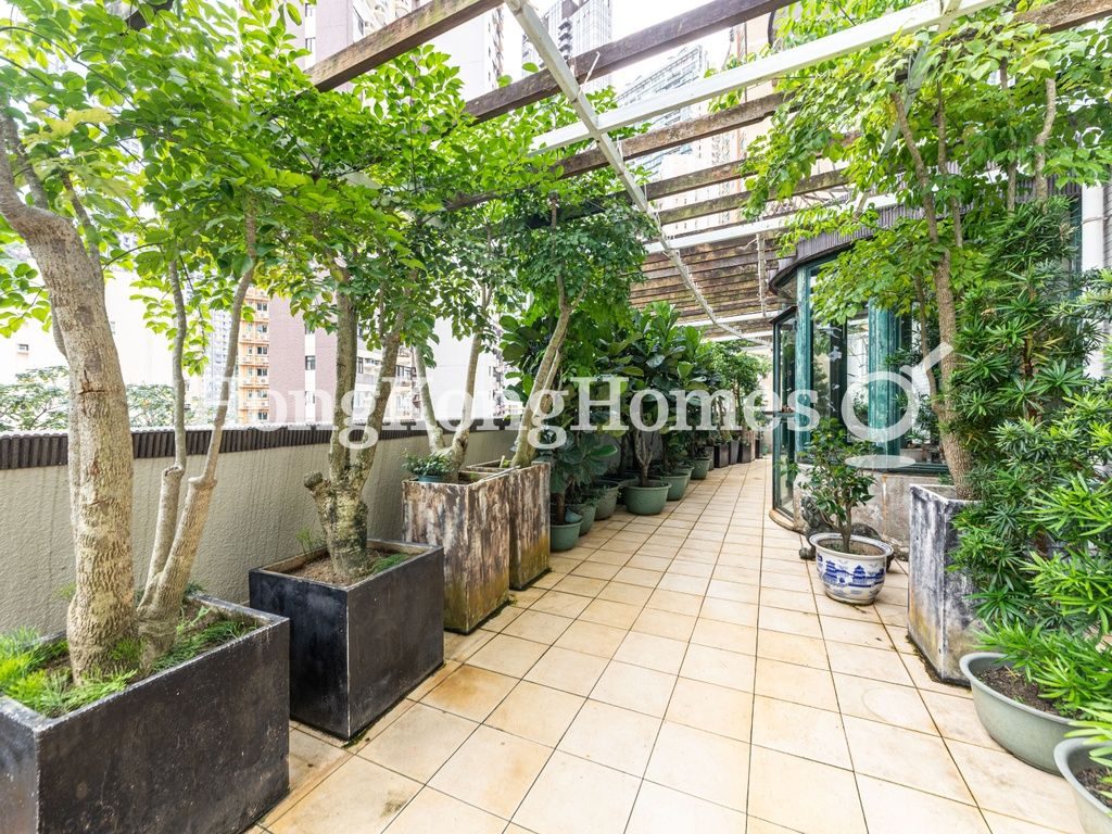 Private Terrace off Living & Dining Room — 華峰樓，大坑
