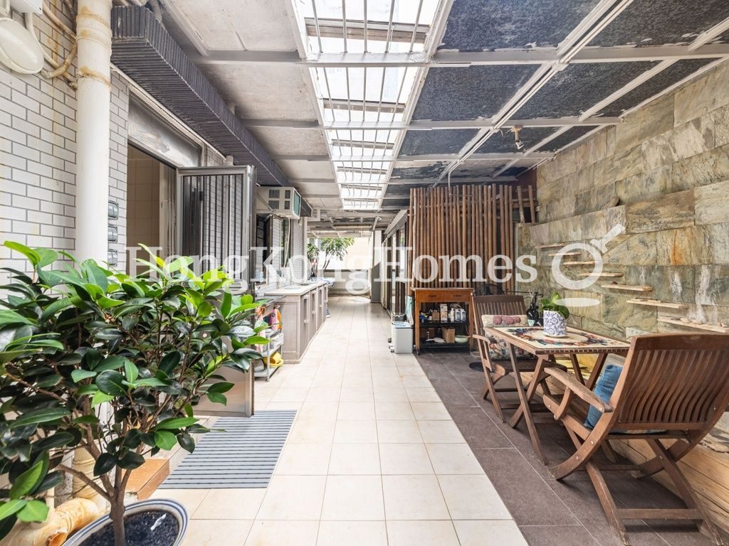 Wrapped-around Private Terrace — 華峰樓，大坑