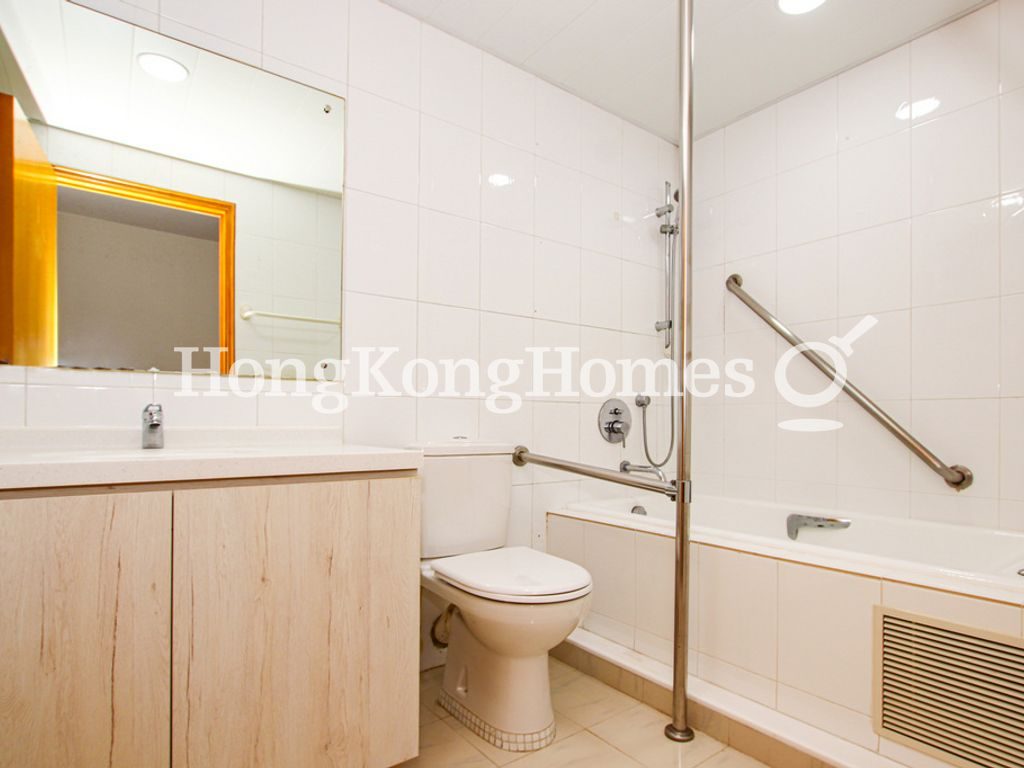 Third Ensuite Bathroom — Fontana Garden, Tai Hang