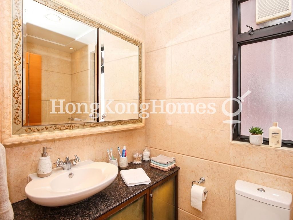 Guest Bathroom — 凱旋門 1期 第1座 (摩天閣)，尖沙咀