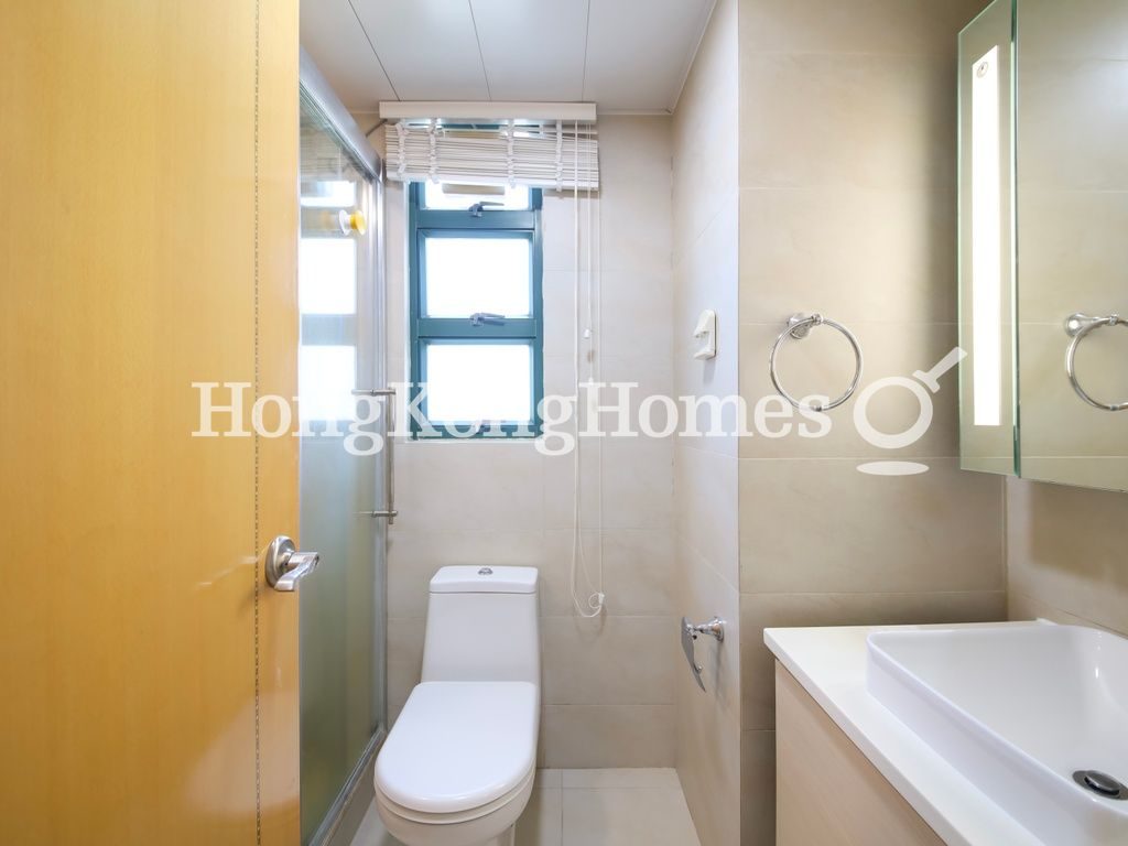 Guest Bathroom — Caroline Garden, Causeway Bay