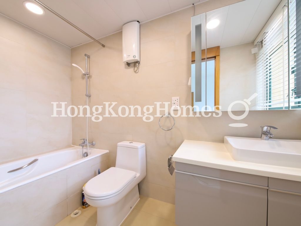 Master Bathroom — Caroline Garden, Causeway Bay