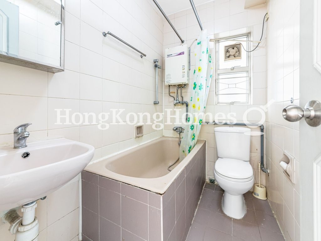 Guest Bathroom — 修頓花園，灣仔