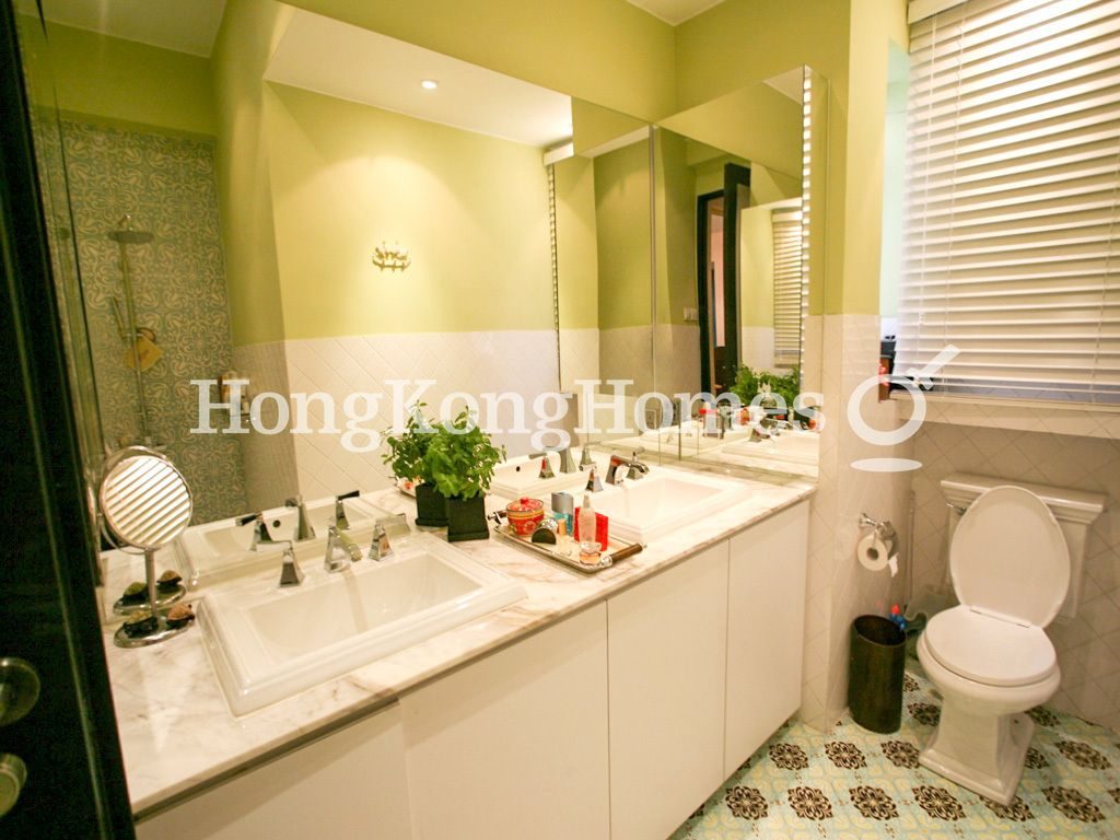 Master Bathroom — 荷塘道 2-4號，跑馬地
