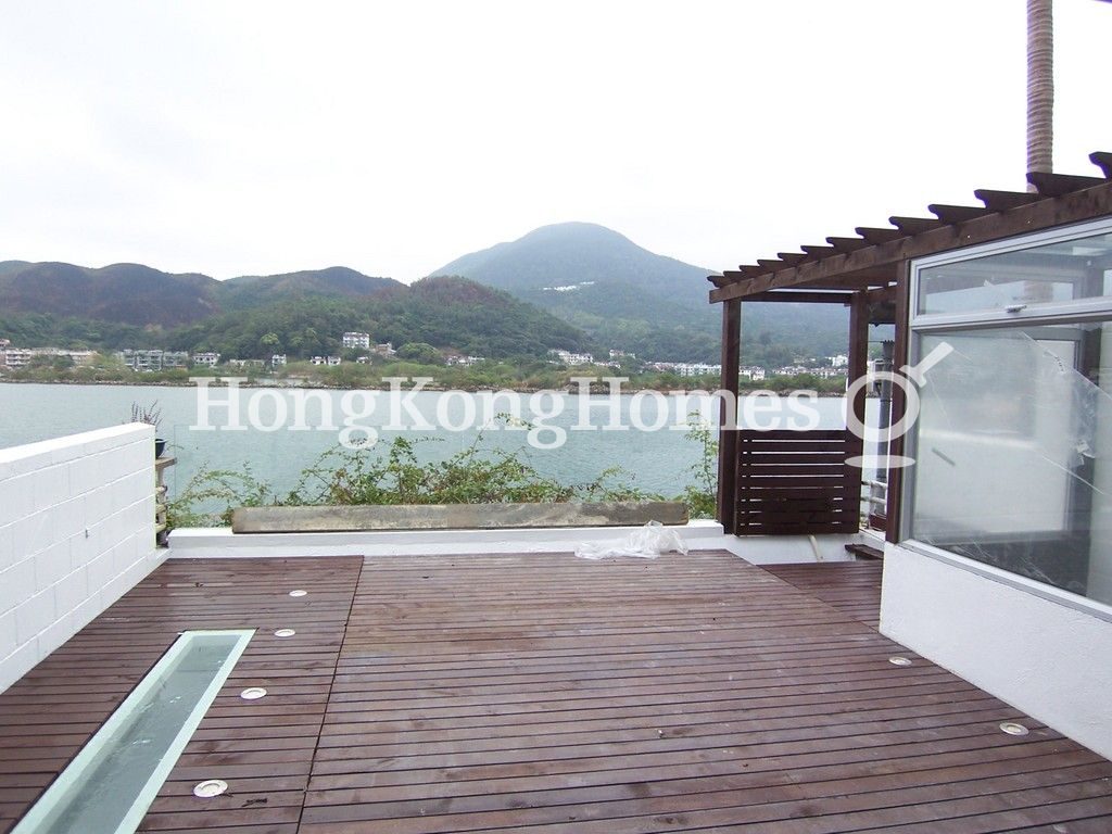 Terrace off Living Room — 匡湖居 04期，西貢