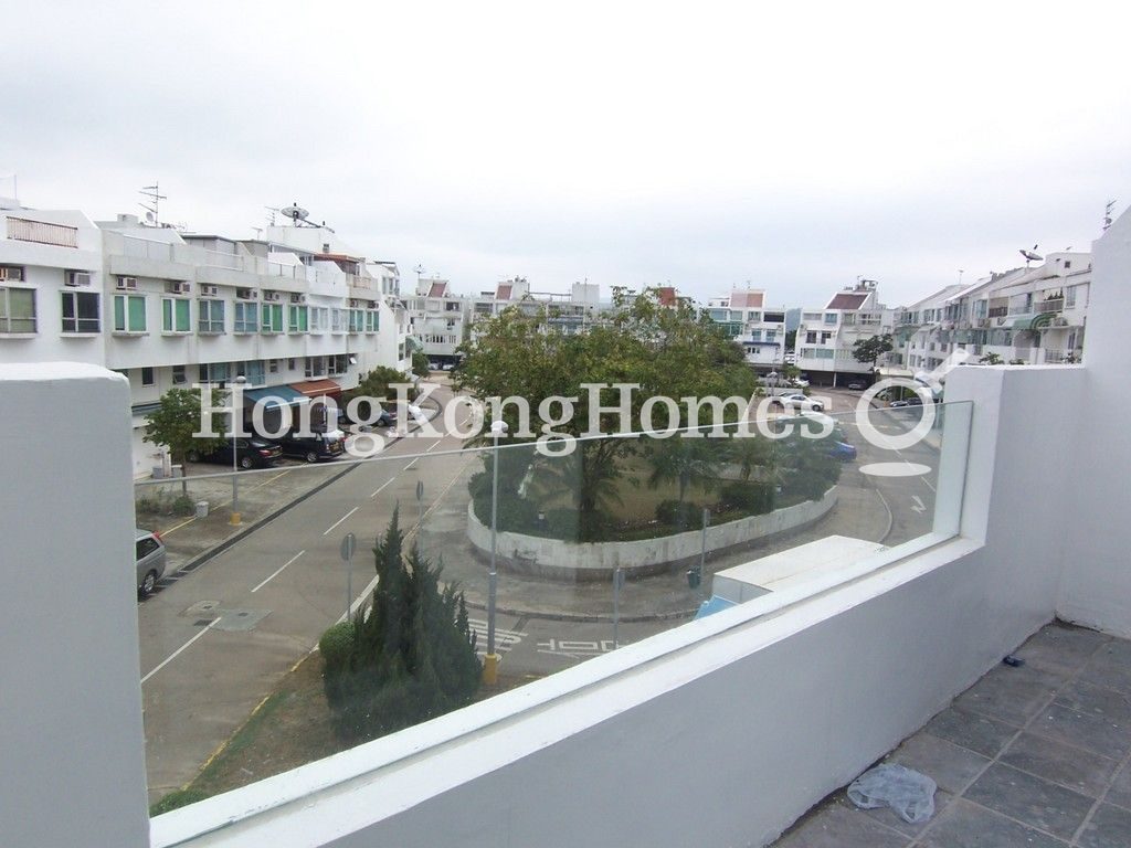 Balcony off 2nd & 3rd Bedrooms — 匡湖居 04期，西貢