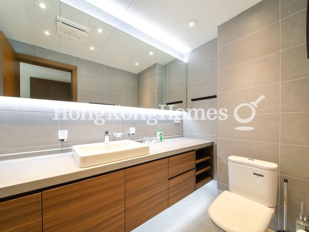 Master Bathroom — 騰皇居 II，中半山
