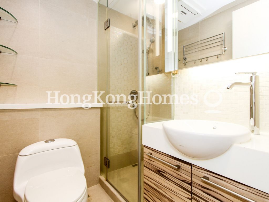 Guest Bathroom — 君臨天下 2座，尖沙咀