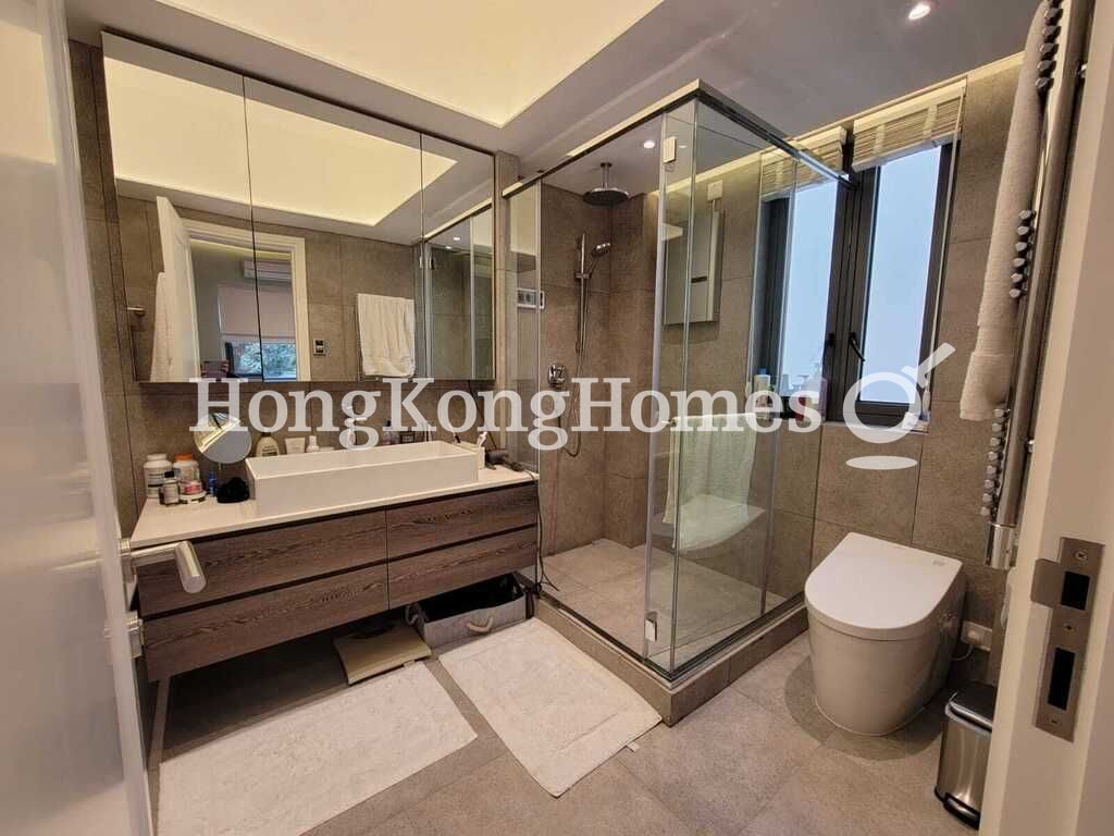 Master Bathroom — 崇華大廈，中半山