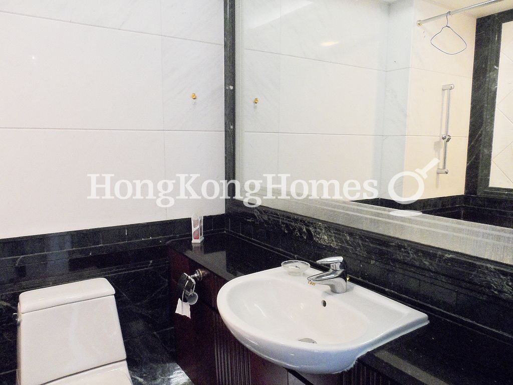 Guest Bathroom — 畢架山道 01號 - 16座，九龍塘