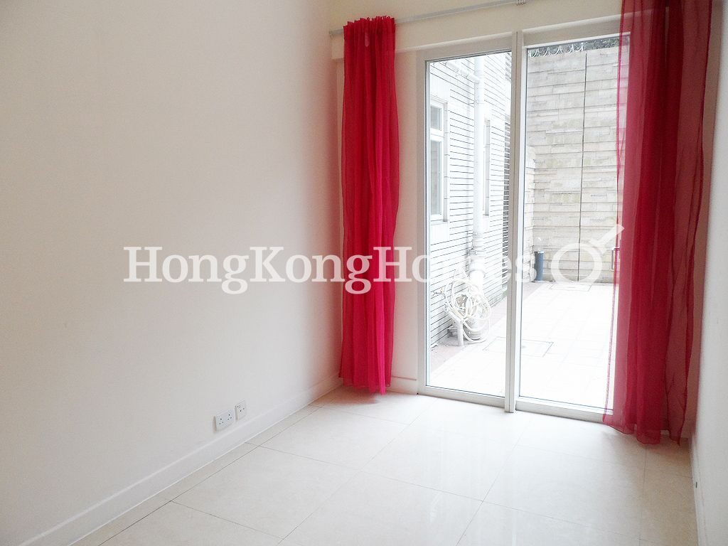 Second Bedroom — 畢架山道 01號 - 16座，九龍塘