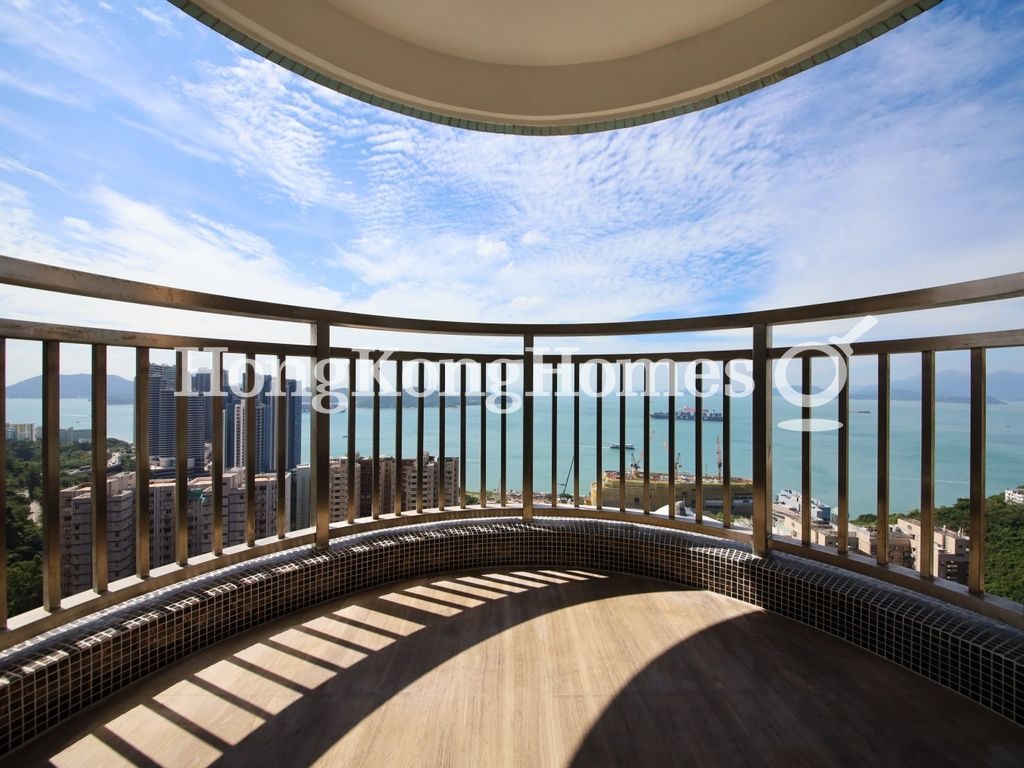Balcony off Living Room — 碧瑤灣 - 第21座，薄扶林