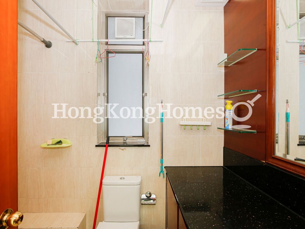 Guest Bathroom — 擎天半島 1座，尖沙咀