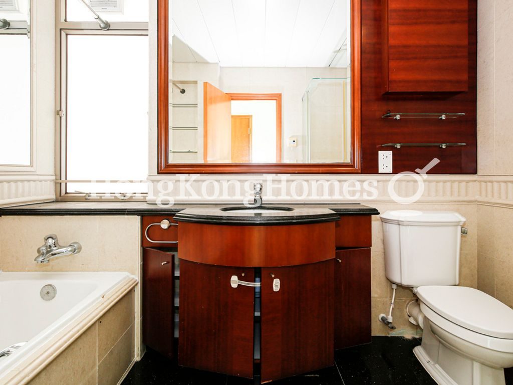 Master Bathroom — 擎天半島 1座，尖沙咀