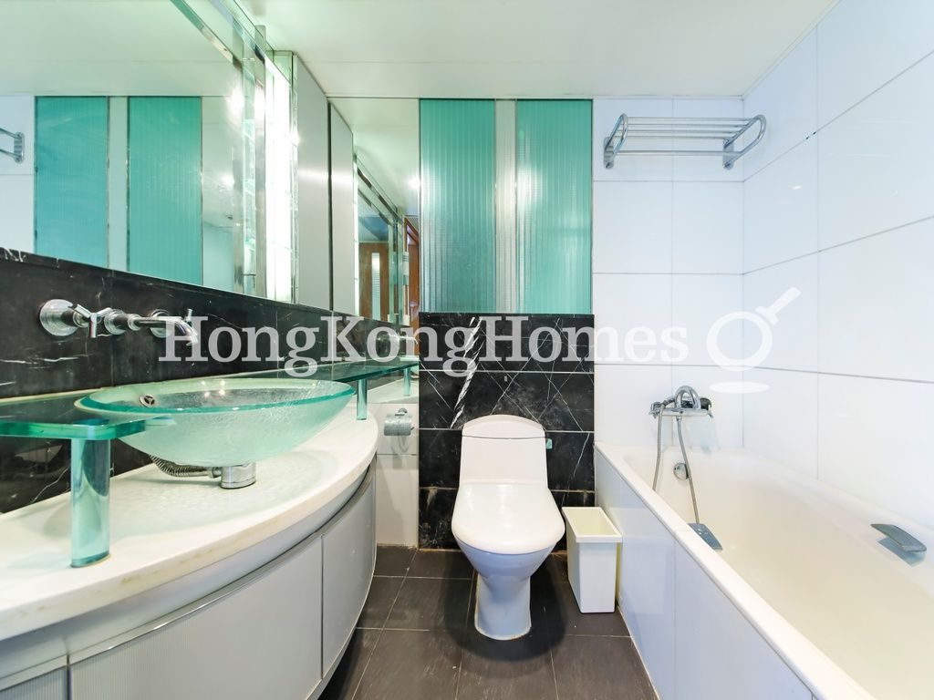 Master Bathroom — 君臨天下 3座，尖沙咀