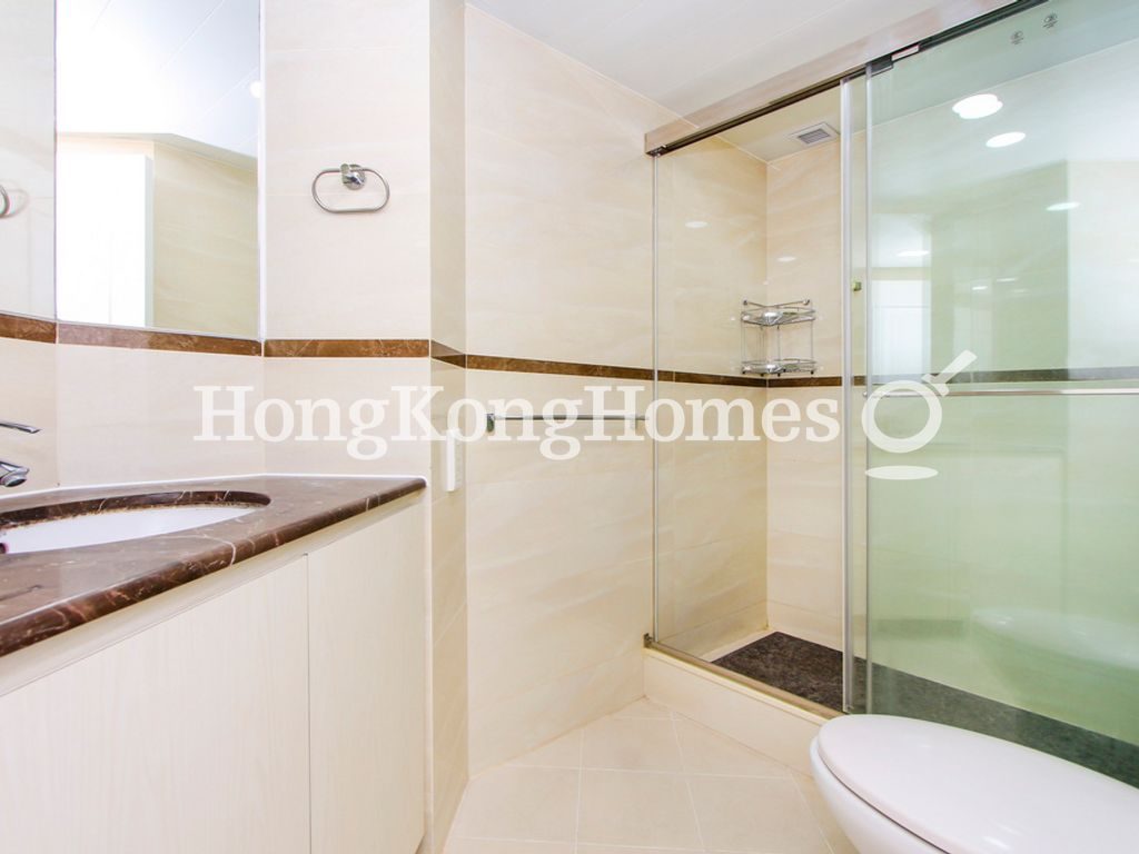 Guest Bathroom — 會景閣，灣仔