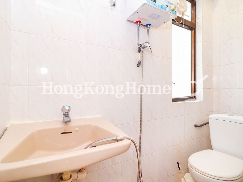 Maid's Washroom — 玫瑰新村 - D座，東半山