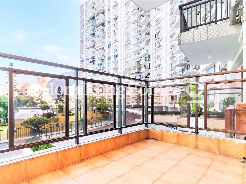 Balcony off Living and Dining Room — 玫瑰新村 - D座，東半山
