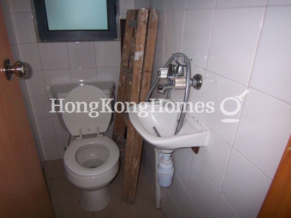 Maid's Toilet — 嘉崙臺，大坑