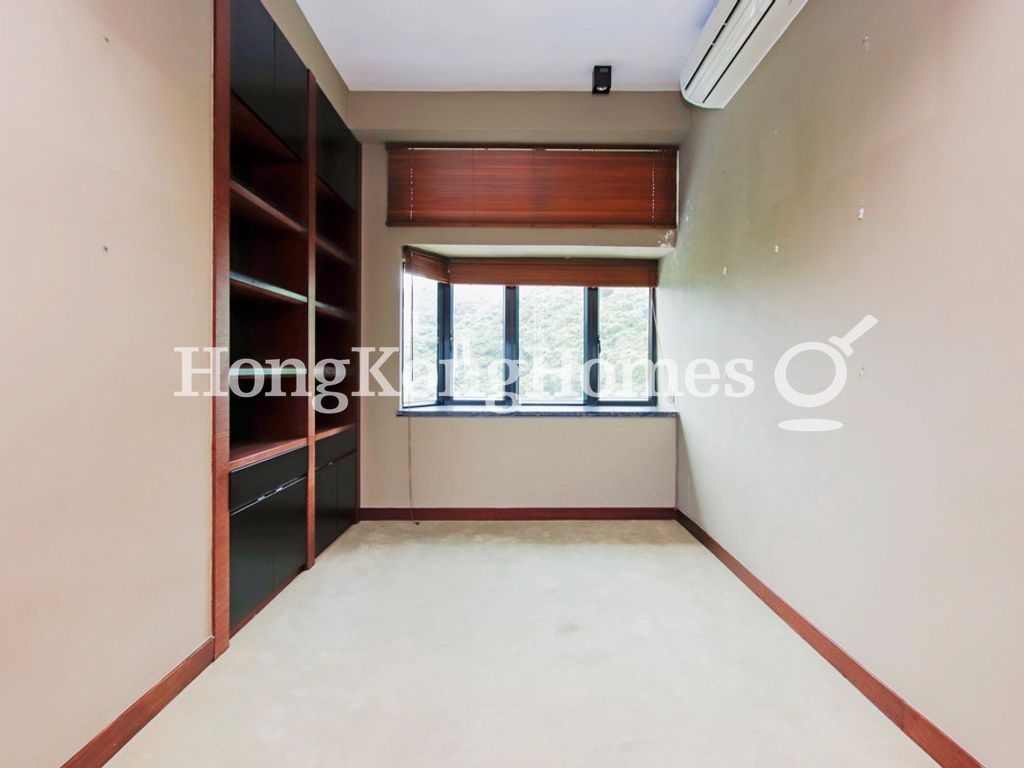 Dressing Area in Master Bedroom — 淺水灣道 37號 - 第02座，淺水灣