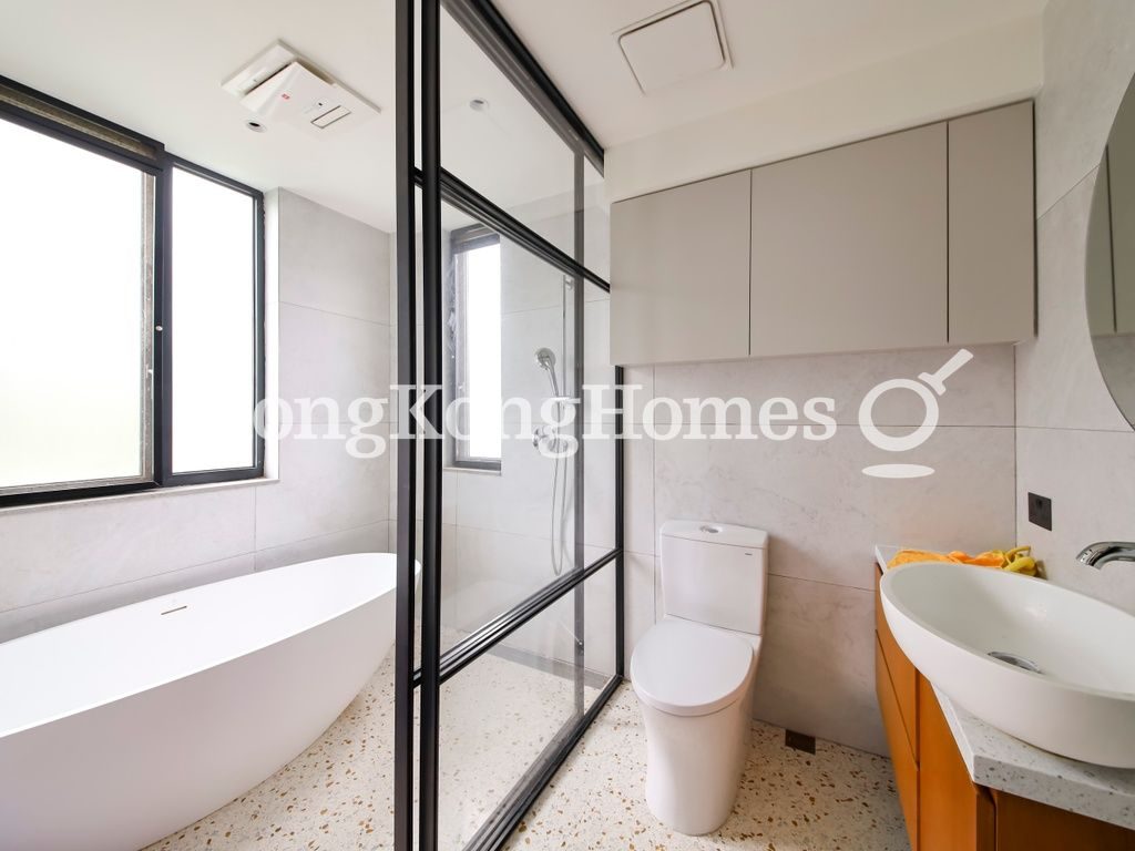Guest Bathroom — Kellett Heights, The Peak