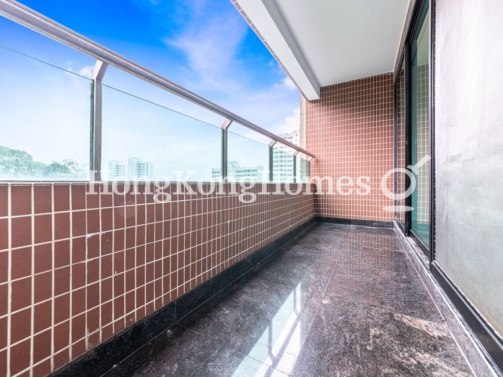 Balcony off Living and Dining Room — 帝柏園 - 第03座，薄扶林
