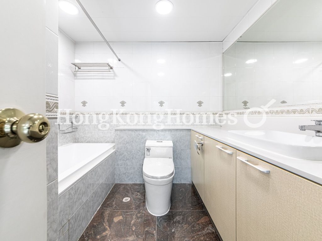 Master Bathroom — 帝柏園 - 第03座，薄扶林