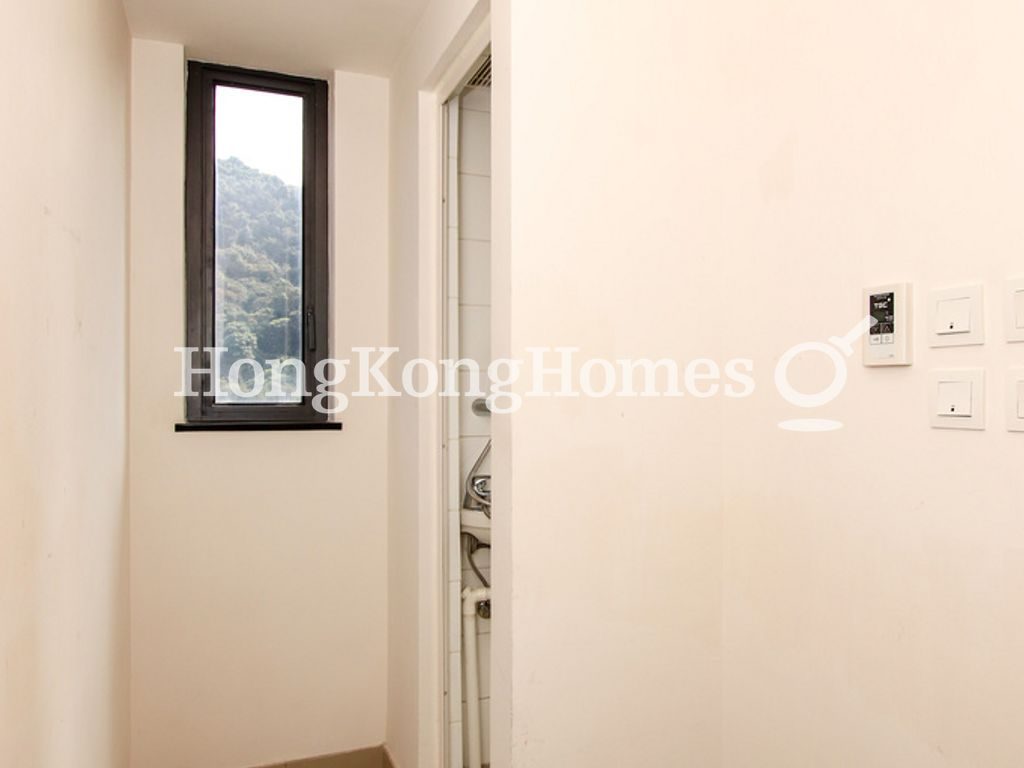 Maid's Room and Bathroom — 柏傲山，北角