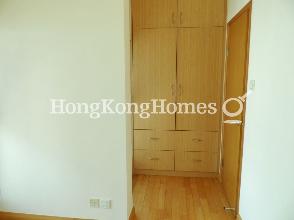 Built-in Wardrobe in Second Bedroom — 漾日居 - 第01座，尖沙咀
