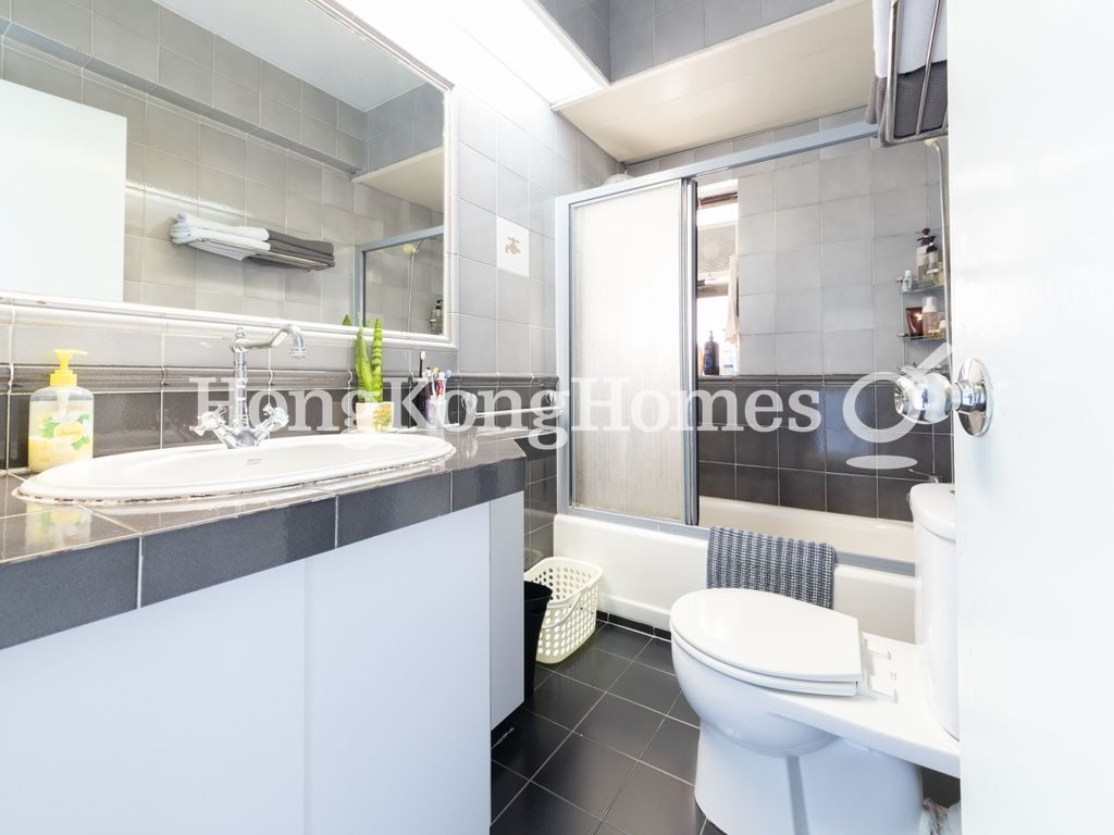 Guest Bathroom — 海峰園 - 第19A-B座，淺水灣