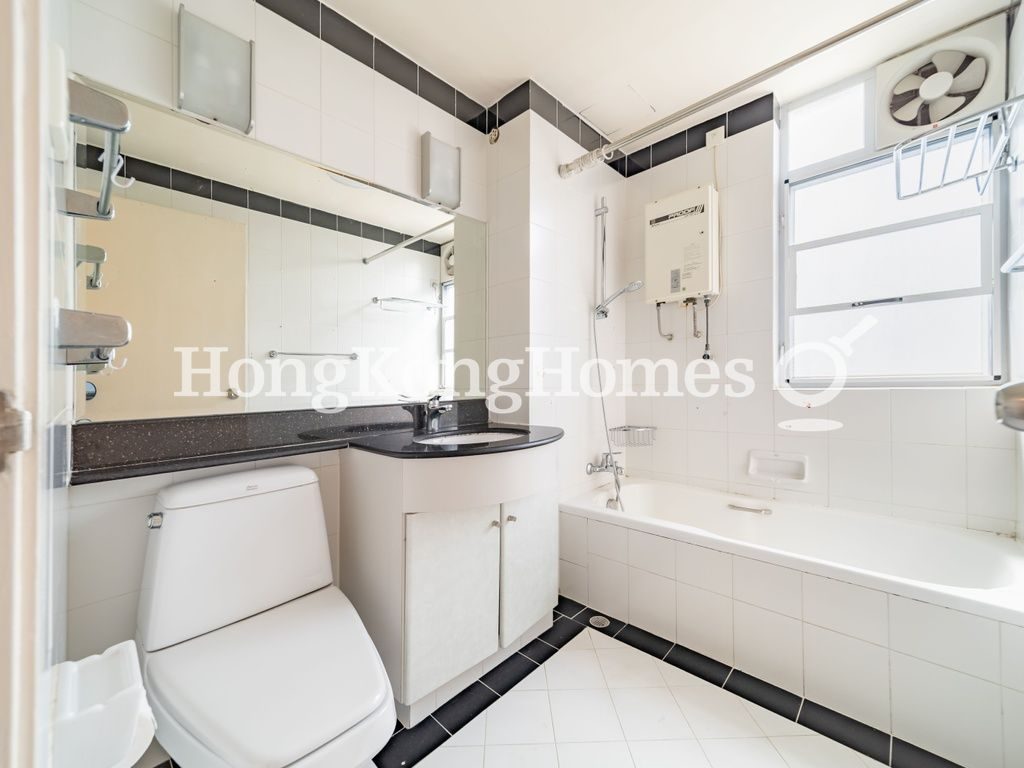 Guest Bathroom — Fontana Garden, Tai Hang