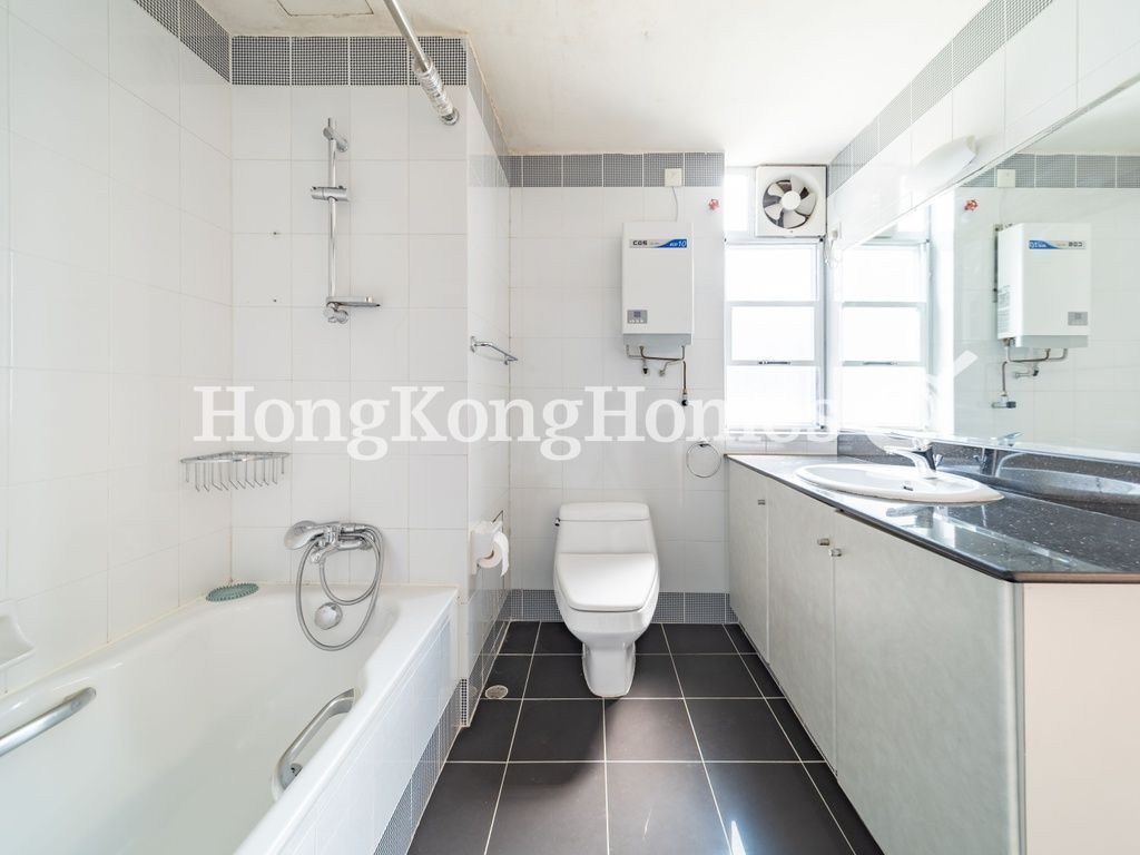 Master Bathroom — Fontana Garden, Tai Hang