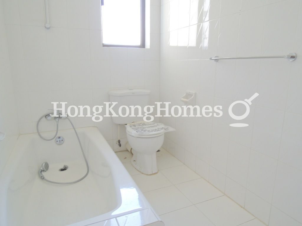 Guest Bathroom — 雙灣，舂坎角