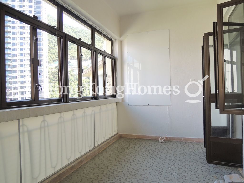 Balcony off Living Room — 雙灣，舂坎角