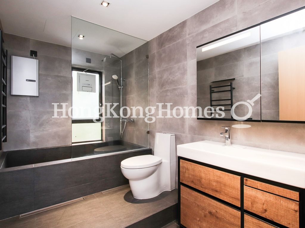 Master Bathroom — Ruby Court - Block 02, Repulse Bay