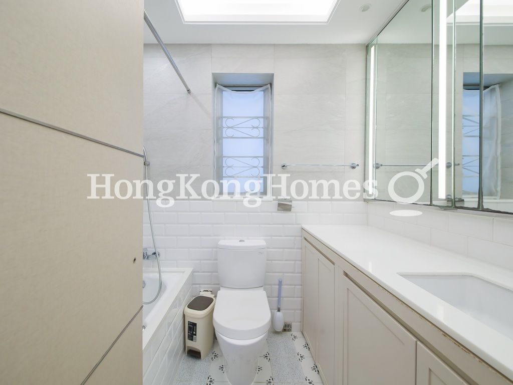 Guest Bathroom — 擎天半島 1座，尖沙咀