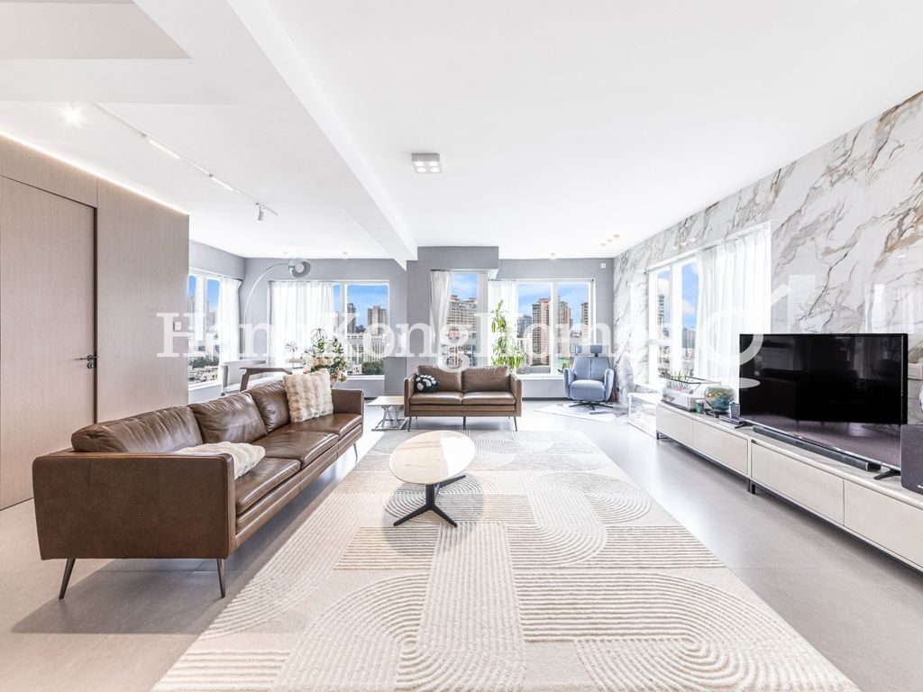 Living and Dining Room — The Regalia - Block 2, Ho Man Tin / Waterloo Road