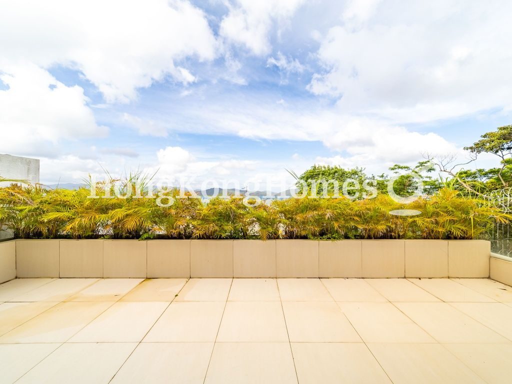 Private Terrace off Master Bedroom — 龍湖別墅，清水灣
