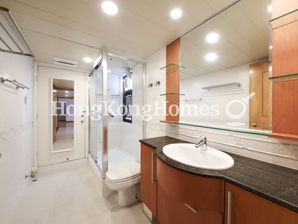 Guest Bathroom — 愉富大廈 - B座，渣甸山