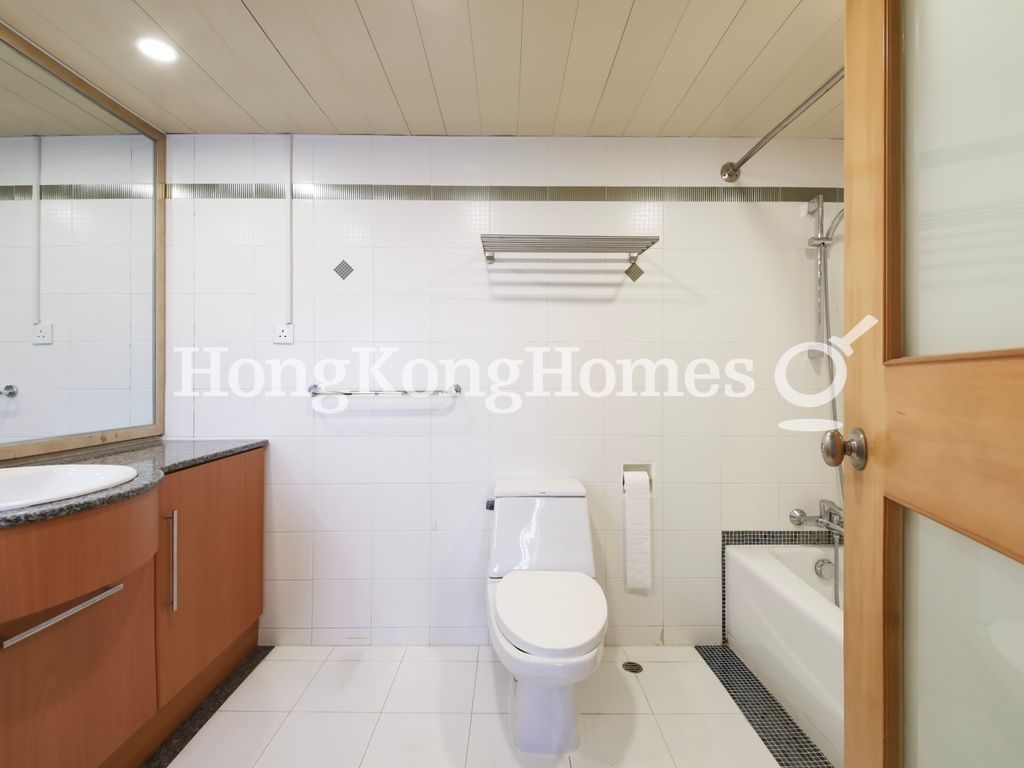 Master Bathroom — 愉富大廈 - B座，渣甸山