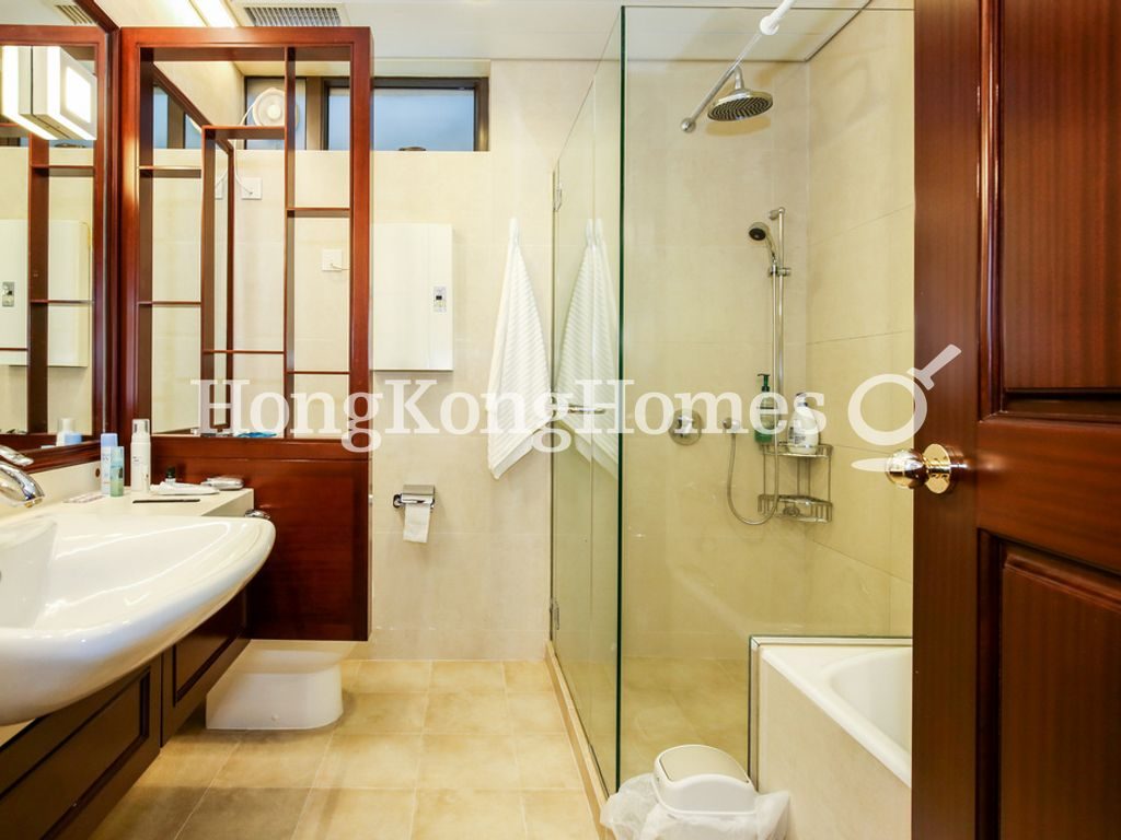 Master Bathroom — 香島道 45 號，深水灣