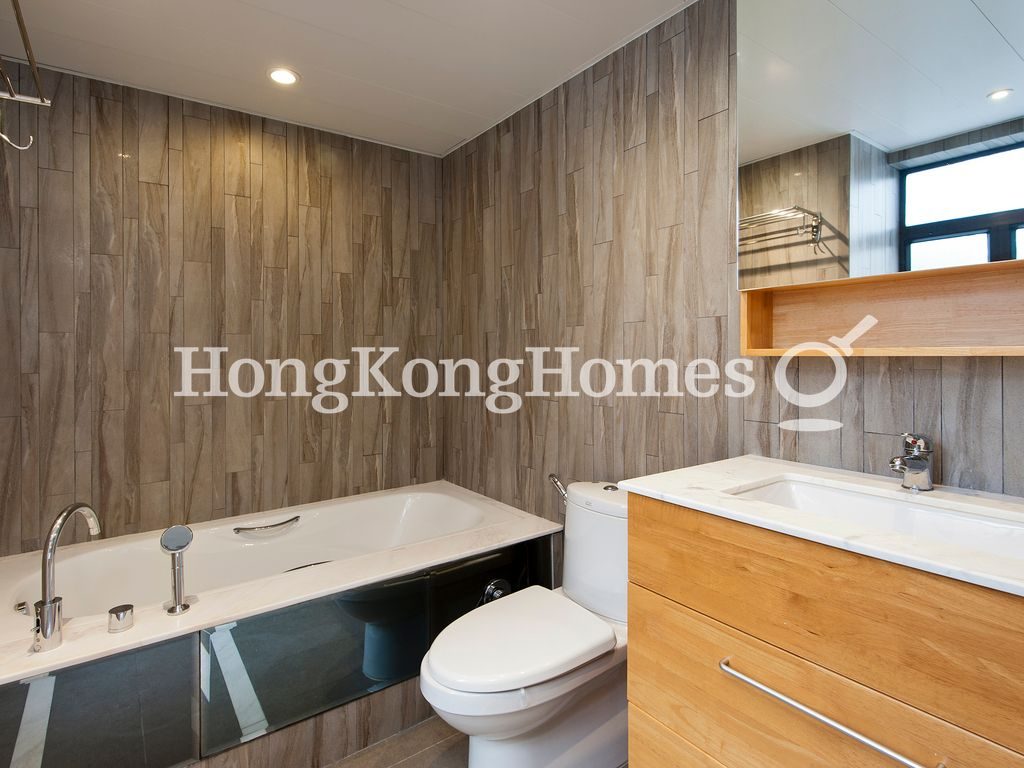 Master Bathroom — Ivory Court, Mid-levels West