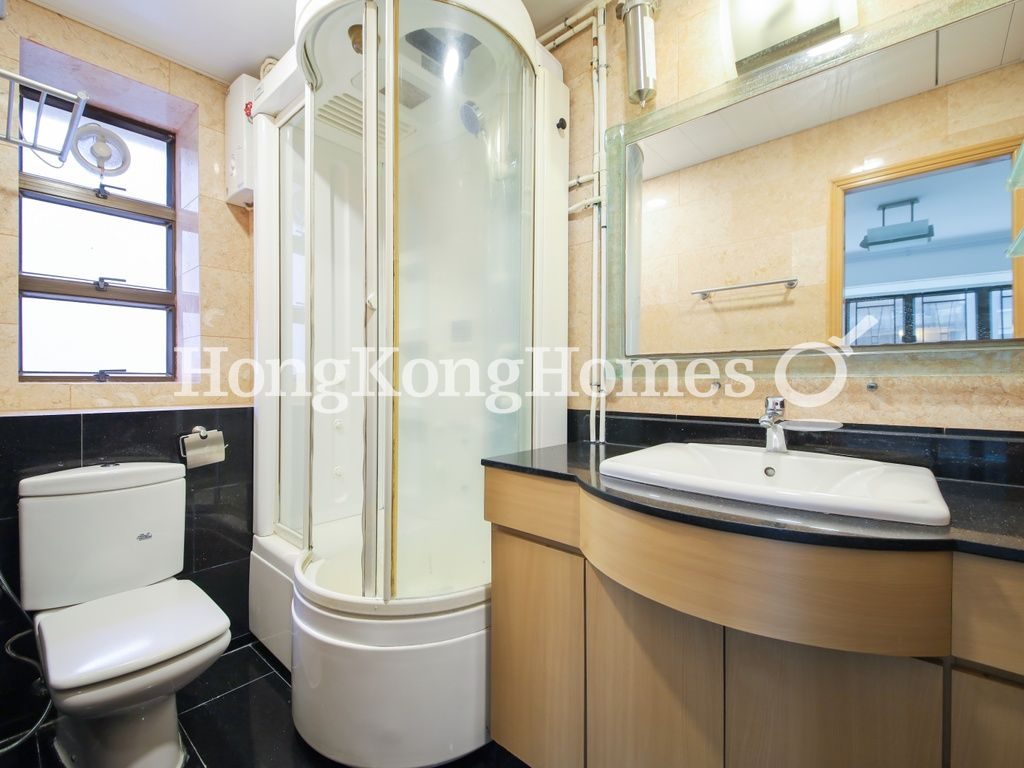 Master Bathroom — Ning Yeung Terrace - Block B, Mid-levels West