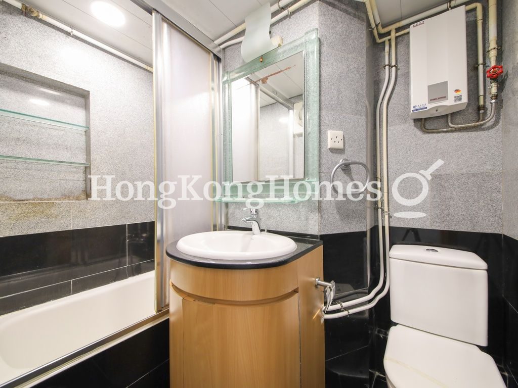 Second Ensuite Bathroom — Ning Yeung Terrace - Block B, Mid-levels West