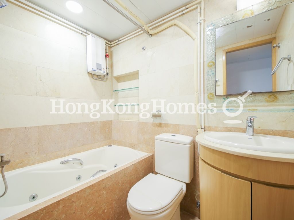 Third Ensuite Bathroom — Ning Yeung Terrace - Block B, Mid-levels West