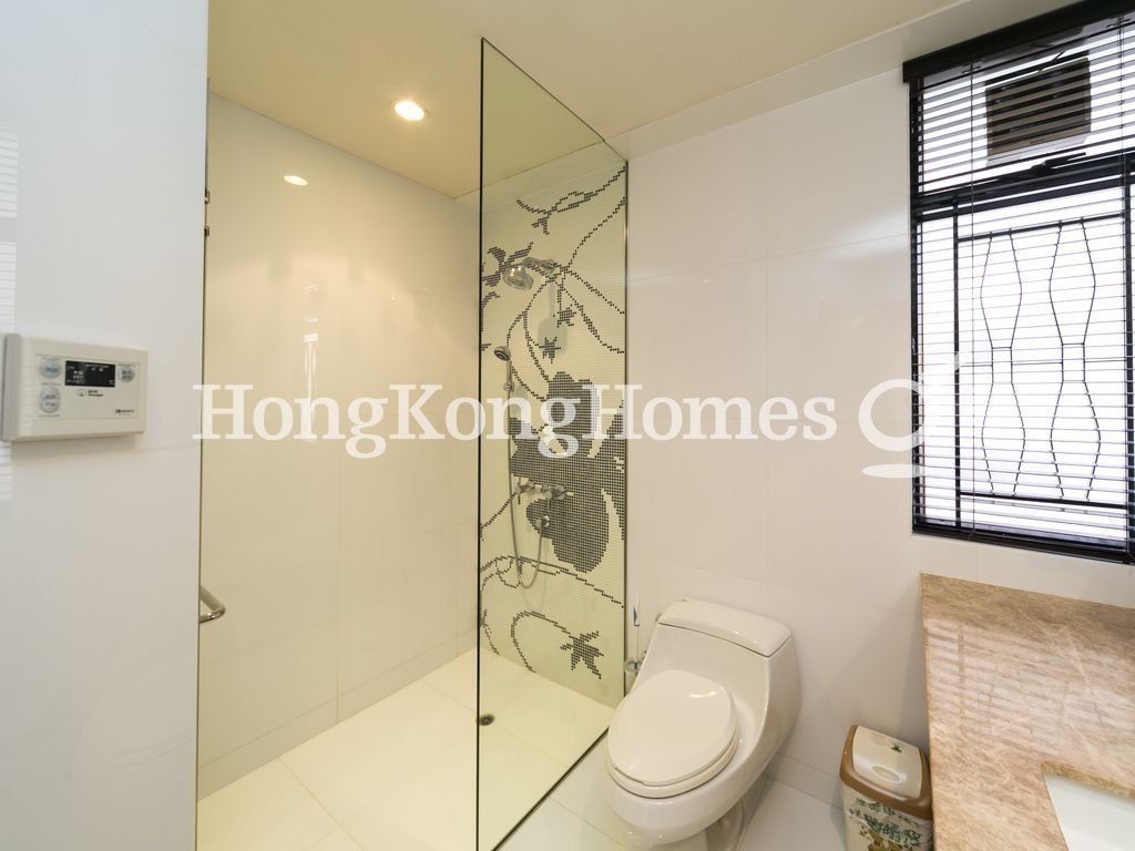 Master Bathroom — 百年順大廈，中半山