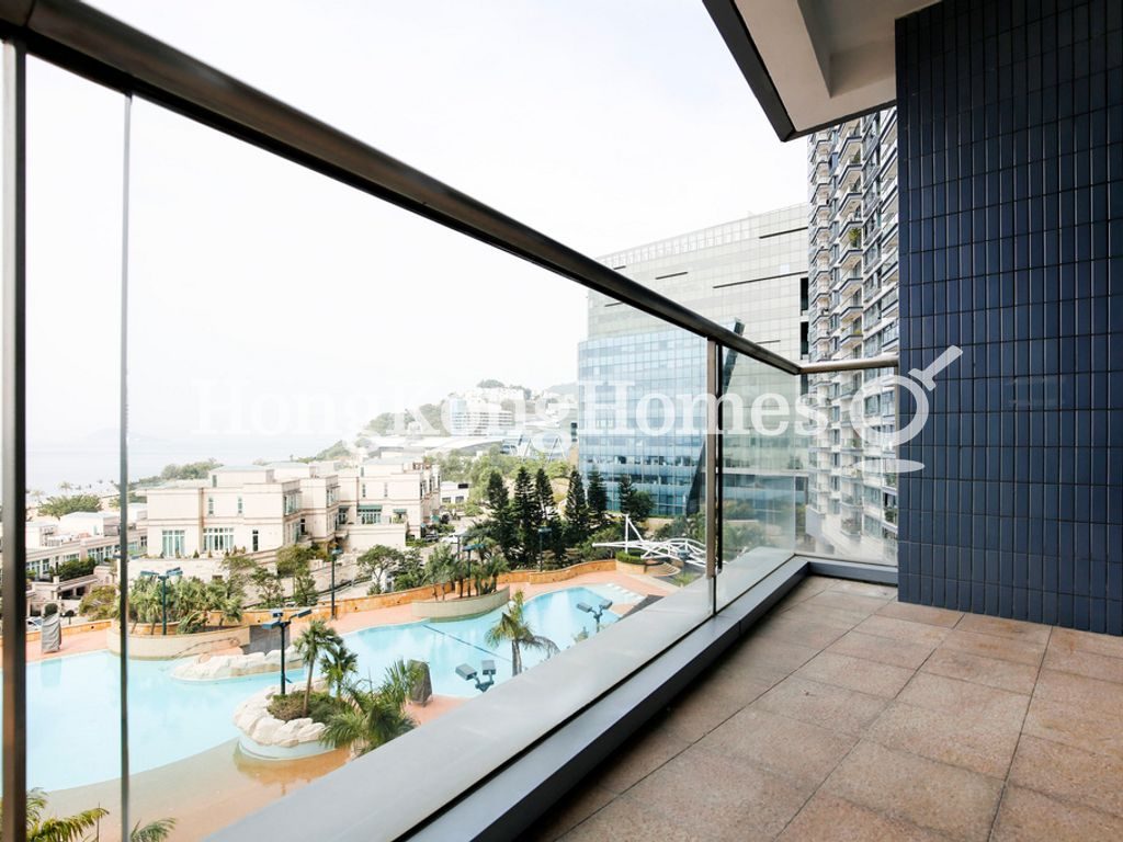 Balcony off Living and Dining Room — 貝沙灣 01期，薄扶林